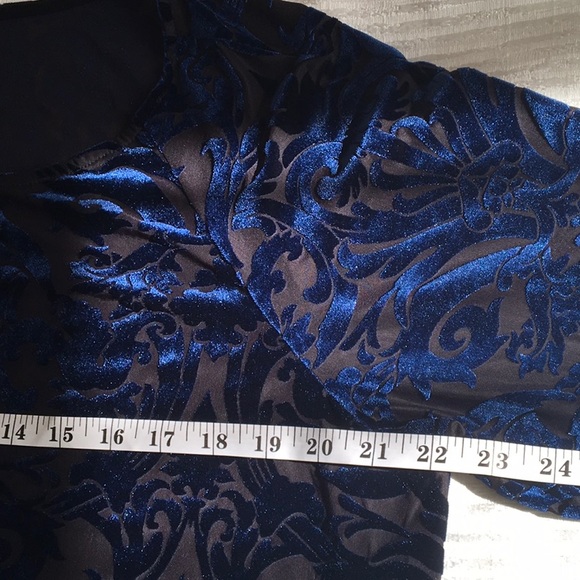 Karen Kane flocked tunic top - Picture 7 of 8